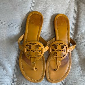 MILLER SOFT SANDAL SIZE 8